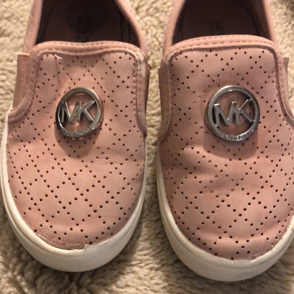 🔹4 for $30 Michael Kors Girls Slip-ons - Picture 2 of 5